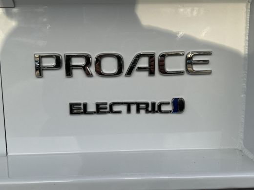 Toyota PROACE Electric Truck Extra Range Navigator 75 kWh | All-in prijs | Openlaadbak | Zwaailamp | Trekhaak | Navigatie | ActivLease financial lease