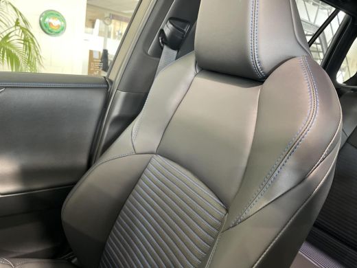Toyota RAV4 2.5 Hybrid AWD Bi-Tone ActivLease financial lease