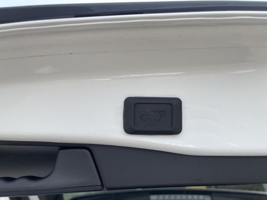 Toyota RAV4 2.5 Hybrid AWD Bi-Tone ActivLease financial lease