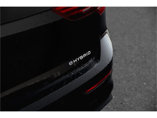 Volkswagen Golf 1.5 eHybrid 204 Pk Life Edition | Panorama dak | 19" LM | Trekhaak | Camera | Stoel + Stuurverw. | ActivLease financial lease