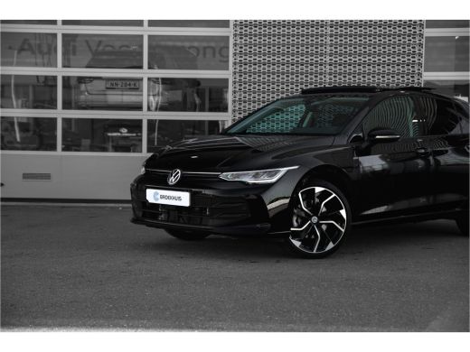 Volkswagen Golf 1.5 eHybrid 204 Pk Life Edition | Panorama dak | 19" LM | Trekhaak | Camera | Stoel + Stuurverw. | ActivLease financial lease