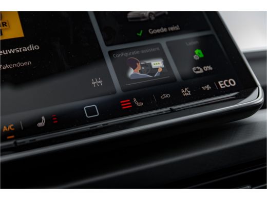 Volkswagen Golf 1.5 eHybrid 204 Pk Life Edition | Panorama dak | 19" LM | Trekhaak | Camera | Stoel + Stuurverw. | ActivLease financial lease