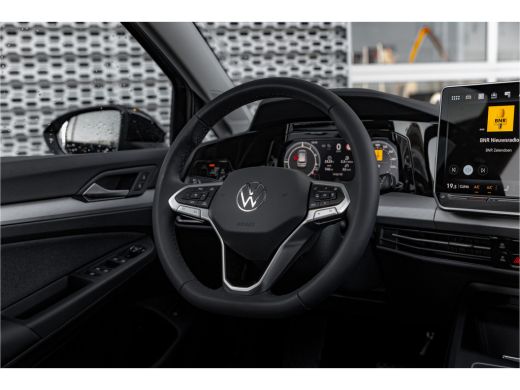 Volkswagen Golf 1.5 eHybrid 204 Pk Life Edition | Panorama dak | 19" LM | Trekhaak | Camera | Stoel + Stuurverw. | ActivLease financial lease