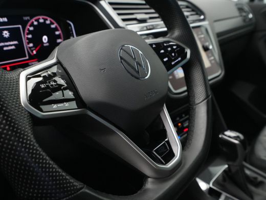 Volkswagen Tiguan 1.5 TSI 150pk DSG R-Line Business+ Navigatie Wegkl. trekhaak Acc Elek. kofferklep 36 ActivLease financial lease