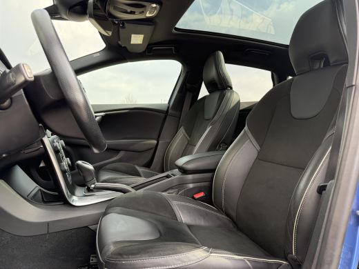 Volvo  V40 T3 Polar+ Sport | R-Design | Panoramadak | Harman/Kardon | Stoelverwarming | Camera | Keyless ActivLease financial lease