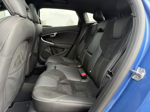 Volvo  V40 T3 Polar+ Sport | R-Design | Panoramadak | Harman/Kardon | Stoelverwarming | Camera | Keyless ActivLease financial lease