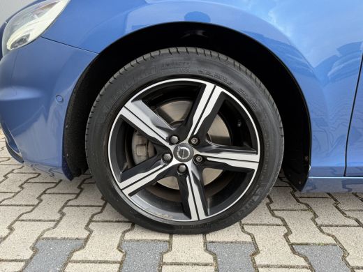 Volvo  V40 T3 Polar+ Sport | R-Design | Panoramadak | Harman/Kardon | Stoelverwarming | Camera | Keyless ActivLease financial lease
