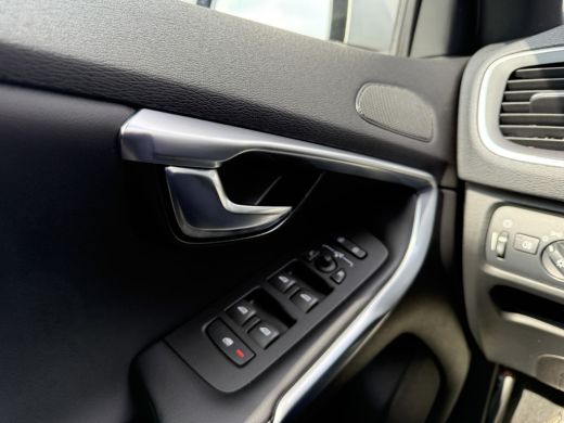 Volvo  V40 T3 Polar+ Sport | R-Design | Panoramadak | Harman/Kardon | Stoelverwarming | Camera | Keyless ActivLease financial lease