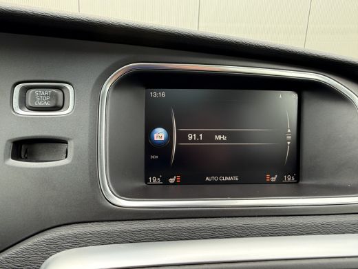 Volvo  V40 T3 Polar+ Sport | R-Design | Panoramadak | Harman/Kardon | Stoelverwarming | Camera | Keyless ActivLease financial lease