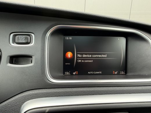 Volvo  V40 T3 Polar+ Sport | R-Design | Panoramadak | Harman/Kardon | Stoelverwarming | Camera | Keyless ActivLease financial lease
