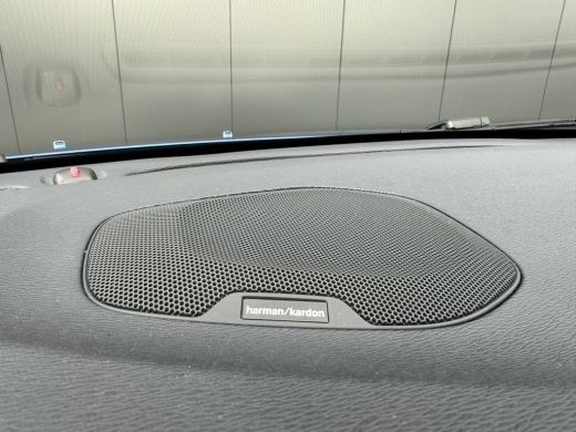 Volvo  V40 T3 Polar+ Sport | R-Design | Panoramadak | Harman/Kardon | Stoelverwarming | Camera | Keyless ActivLease financial lease