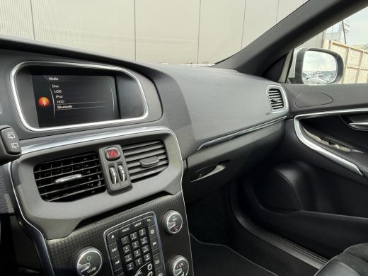 Volvo  V40 T3 Polar+ Sport | R-Design | Panoramadak | Harman/Kardon | Stoelverwarming | Camera | Keyless ActivLease financial lease