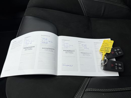 Volvo  V40 T3 Polar+ Sport | R-Design | Panoramadak | Harman/Kardon | Stoelverwarming | Camera | Keyless ActivLease financial lease