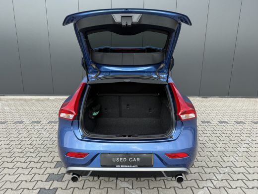 Volvo  V40 T3 Polar+ Sport | R-Design | Panoramadak | Harman/Kardon | Stoelverwarming | Camera | Keyless ActivLease financial lease