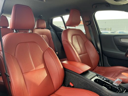 Volvo  XC40 T2 Inscription | Leder | 19 Inch | Trekhaak | Adaptive Cruise | BLIS | DAB | Keyless | Elektrisch... ActivLease financial lease