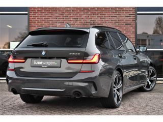 BMW 3 Serie Touring 330e xDrive M-Sport Dravit Pano HUD El-zetels Adp-demping Camera