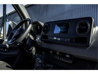 Mercedes Sprinter 314 CDI Bakwagen met laadklep | Mbux | Handgeschakeld | Euro 6 | Carplay | Climate | Camera