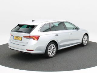 Skoda Octavia Combi 1.0 e-TSi 110 Pk Automaat Business Edition | Cruise Control | Parkeersensoren | CarPlay | N...