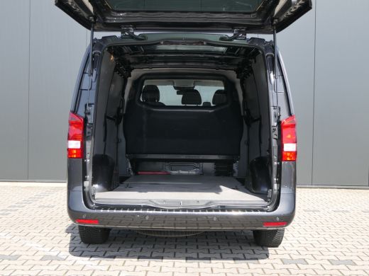Mercedes eVito Mercedes-Benz Lang 66 kWh | Lichtmetalen Velgen | Camera | Stoelverwarming | 3-Zits | Dodehoek De... ActivLease financial lease