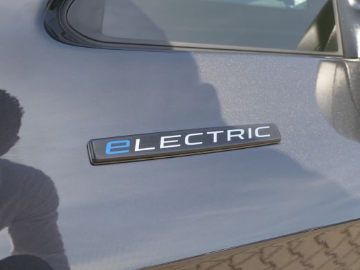 Mercedes eVito Mercedes-Benz Lang 66 kWh | Lichtmetalen Velgen | Camera | Stoelverwarming | 3-Zits | Dodehoek De... ActivLease financial lease