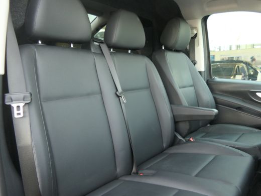 Mercedes eVito Mercedes-Benz Lang 66 kWh | Lichtmetalen Velgen | Camera | Stoelverwarming | 3-Zits | Dodehoek De... ActivLease financial lease