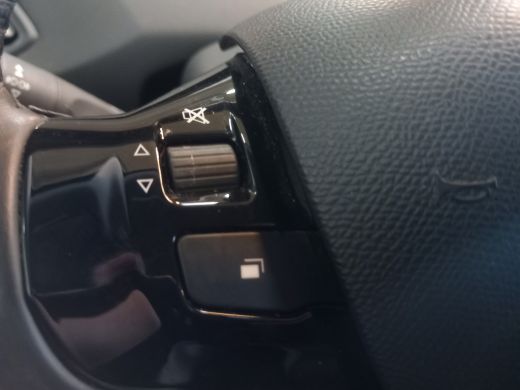 Peugeot 308 SW Peugeot 1.2 PureTech Blue Lease Active | Achteruitrijcamera | Navigatiesysteem full map | Park... ActivLease financial lease