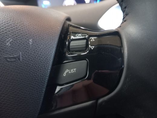 Peugeot 308 SW Peugeot 1.2 PureTech Blue Lease Active | Achteruitrijcamera | Navigatiesysteem full map | Park... ActivLease financial lease