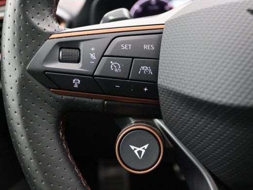 Seat Formentor 1.4 e-Hybrid VZ Performance 245PK DSG supersport-stuur, kuipstoelen, elektrische achterklep, trek... ActivLease financial lease