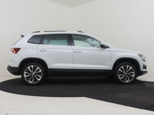 Skoda Karoq 1.5 TSI 150PK ACT Business Edition Plus AUT/DSG | Panorama Dak | Trekhaak (1500KG) | Ledere Bekle... ActivLease financial lease