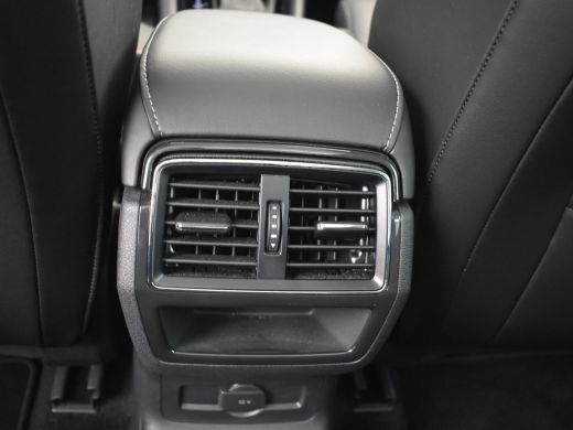 Skoda Karoq 1.5 TSI 150PK ACT Business Edition Plus AUT/DSG | Panorama Dak | Trekhaak (1500KG) | Ledere Bekle... ActivLease financial lease