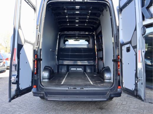 Volkswagen Crafter 35 2.0 TDI L3H3 AUTOMAAT ActivLease financial lease