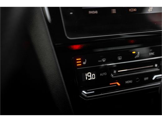 Volkswagen Passat Variant 1.4 TSI PHEV GTE Business | Vol Leder | Zwenkbare Trekhaak| Winterpakket | Carplay ActivLease financial lease
