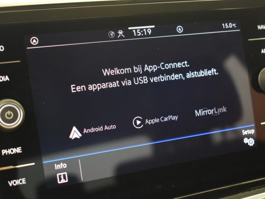 Volkswagen T-Roc 1.0 TSI Life 111pk | 1e eigenaar | Adaptief cruise control | Navigatie via app | Park assist | Ap... ActivLease financial lease