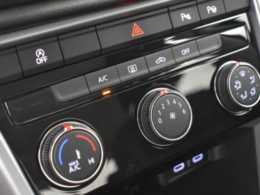 Volkswagen T-Roc 1.0 TSI Life 111pk | 1e eigenaar | Adaptief cruise control | Navigatie via app | Park assist | Ap... ActivLease financial lease