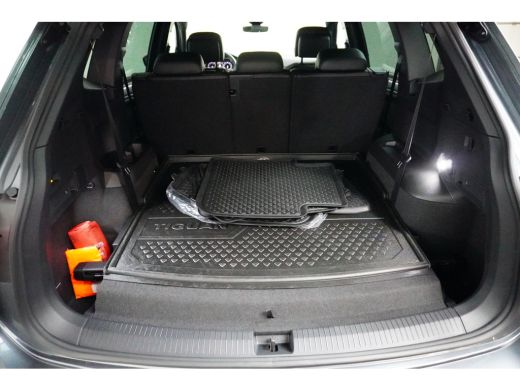 Volkswagen Tiguan Allspace 2.0 TSI 190PK DSG-7 4Motion 7P R-Line | TREKHAAK | CAMERA | NAVIGATIE ActivLease financial lease