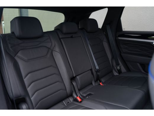 Volkswagen Touareg 3.0 TSI eHybrid R 4MOTION / Puglia/ Trekhaak/ Panoramadak/ 340kW (476PK) ActivLease financial lease