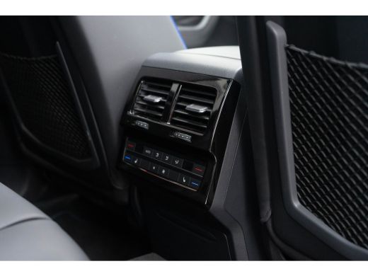 Volkswagen Touareg 3.0 TSI eHybrid R 4MOTION / Puglia/ Trekhaak/ Panoramadak/ 340kW (476PK) ActivLease financial lease