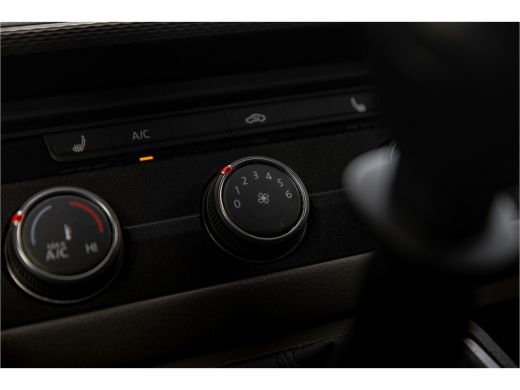 Volkswagen Transporter | 2021 | Led | Bijrijdersbank | App Connect | Navi By App | Euro 6 ActivLease financial lease