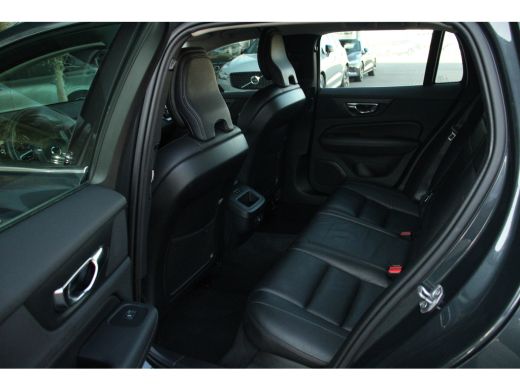 Volvo  V60 T5 Momentum | Adaptive Cruise | Intellisafe-pro-line | Stuur/stoelverwarming | BLIS | 19-inch ActivLease financial lease