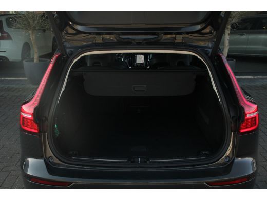 Volvo  V60 T5 Momentum | Adaptive Cruise | Intellisafe-pro-line | Stuur/stoelverwarming | BLIS | 19-inch ActivLease financial lease