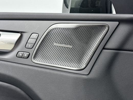 Volvo  XC60 Recharge T8 AWD Ultimate Dark | Luchtvering | Harman Kardon | Trekhaak | 360 Camera | Head-up | P... ActivLease financial lease