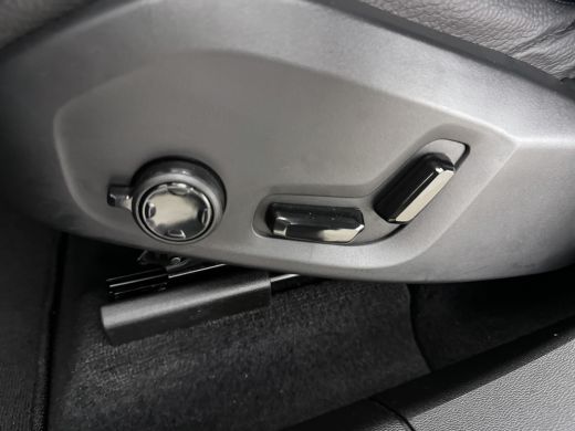 Volvo  XC60 Recharge T8 AWD Ultimate Dark | Luchtvering | Harman Kardon | Trekhaak | 360 Camera | Head-up | P... ActivLease financial lease