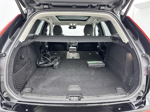 Volvo  XC60 Recharge T8 AWD Ultimate Dark | Luchtvering | Harman Kardon | Trekhaak | 360 Camera | Head-up | P... ActivLease financial lease