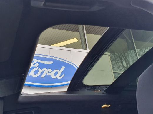 Ford Focus Ford Wagon 1.0 EcoB 155PK Automaat ST Line | Panoramadak | 19 Inch | Camera ActivLease financial lease