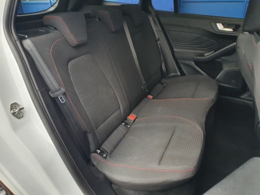 Ford Focus Ford Wagon 1.0 EcoB 155PK Automaat ST Line | Panoramadak | 19 Inch | Camera ActivLease financial lease