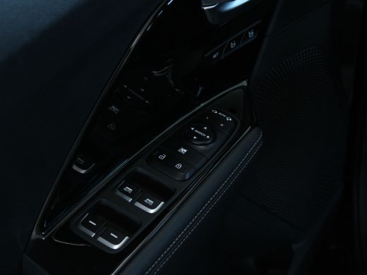 Kia e-Niro ExecutiveLine 64 kWh NL AUTO | CAMERA | LEDER | SOH 100% ActivLease financial lease