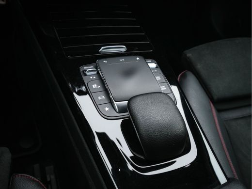 Mercedes A-Klasse 200 Business Solution AMG-Sportpack Aut. *DIGI-WIDESCREEN-COCKPIT | LEATHER-MICROFIBRE | CAMERA |... ActivLease financial lease