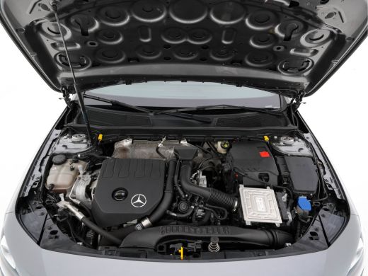Mercedes A-Klasse 200 Business Solution AMG-Sportpack Aut. *DIGI-WIDESCREEN-COCKPIT | LEATHER-MICROFIBRE | CAMERA |... ActivLease financial lease