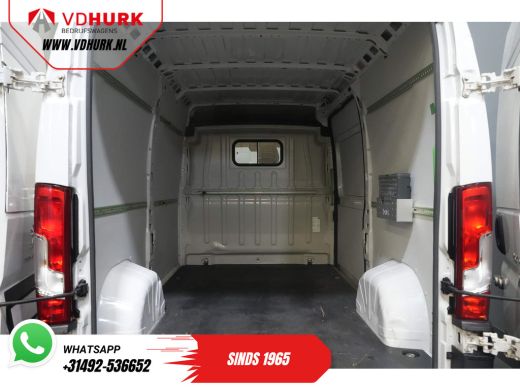 Peugeot Boxer 2.2 HDi 140 pk L2H2 270Gr. Deuren/ 2.5t Trekverm./ Camera/ PDC/ Cruise/ Trekhaak/ Airco ActivLease financial lease