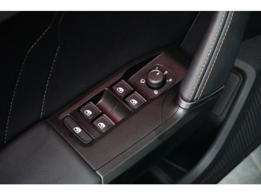 Seat Leon 1.4 e-Hybrid VZ Business | Stuurverwarming | PDC achter | Winter en zomerbanden | Apple Carplay |... ActivLease financial lease